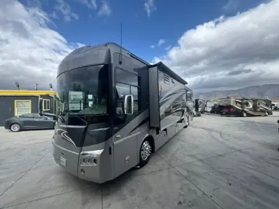 2010 Winnebago Tour 40BD "Norma Jean" Freightliner XCL Chassis photo 5