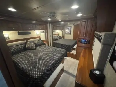 2010 Winnebago Tour 40BD "Norma Jean" Freightliner XCL Chassis photo 36