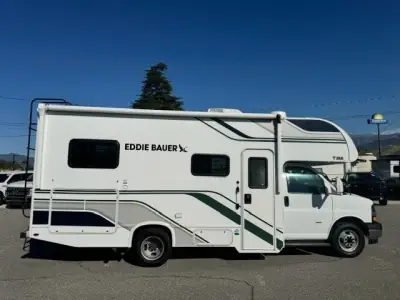 2025 Thor Motor Coach EDDIE BAUER 22EB photo 8