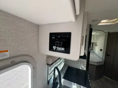2025 Thor Motor Coach EDDIE BAUER 22EB photo 30