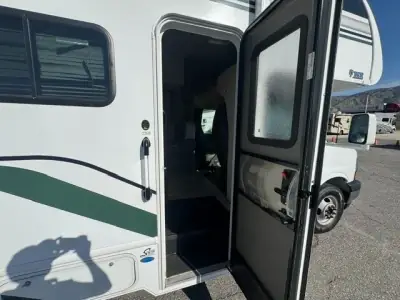 2025 Thor Motor Coach EDDIE BAUER 22EB photo 17