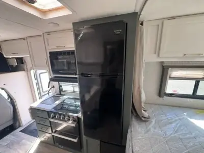 2025 Thor Motor Coach EDDIE BAUER 22EB photo 25
