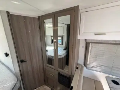 2025 Thor Motor Coach EDDIE BAUER 22EB photo 26