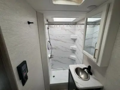 2025 Thor Motor Coach EDDIE BAUER 22EB photo 23