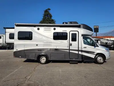 2021 Dynamax Corp ISATA 3 SERIES 24RWM photo 2