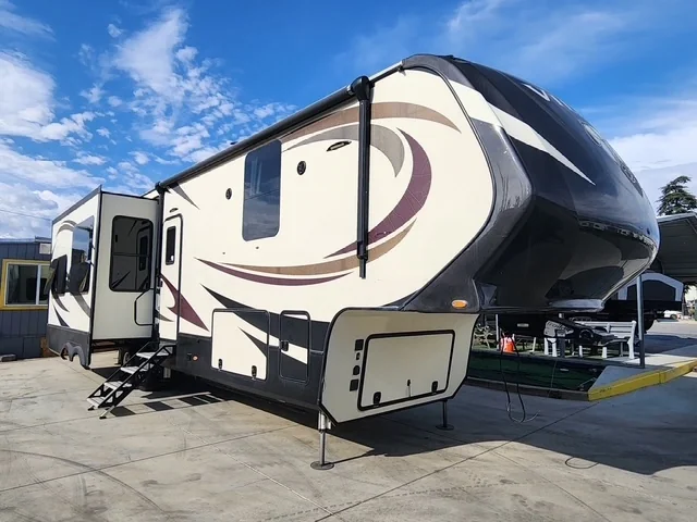 2017 Vanleigh VILANO 365RD exterior