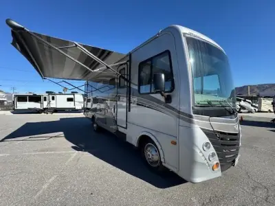 2016 Fleetwood STORM 28MS