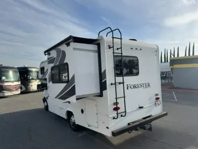 2017 Forest River Forester 2251SLE photo 4