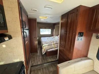 2017 Forest River Forester 2251SLE photo 10