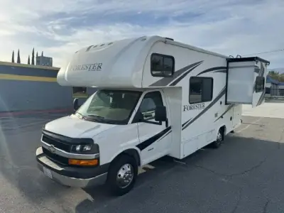 2017 Forest River Forester 2251SLE photo 3