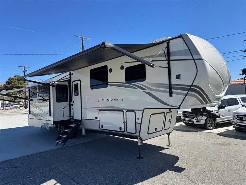 2024 Keystone MONTANA 3231CK exterior