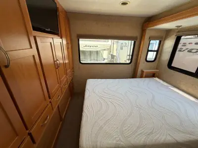 2010 Forest River Sunseeker 2860 E-450 SD photo 36