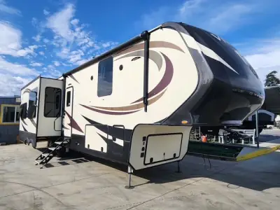 2017 Vanleigh VILANO 365 RL photo 2