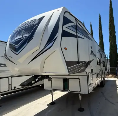 2021 Eclipse Recreational Vehicles Attitude 3322SAG photo 5