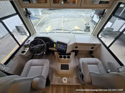 2026 Thor Motor Coach Luminate GG35 photo 7