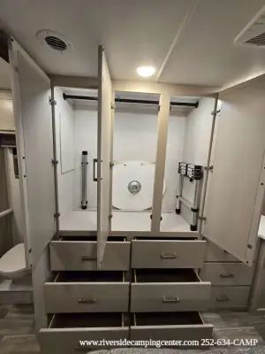 2026 Thor Motor Coach Luminate GG35 photo 58