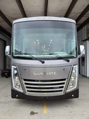 2026 Thor Motor Coach Luminate GG35 photo 2