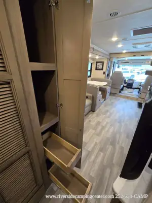 2026 Thor Motor Coach Luminate GG35 photo 61