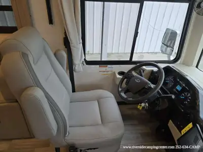 2026 Thor Motor Coach Luminate GG35 photo 11