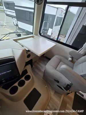2026 Thor Motor Coach Luminate GG35 photo 14