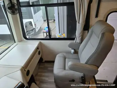 2026 Thor Motor Coach Luminate GG35 photo 13