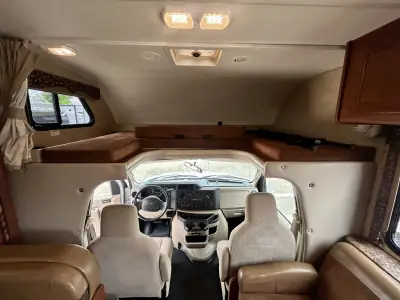 2015 Thor Motor Coach Freedom Elite 28H photo 23