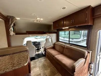 2015 Thor Motor Coach Freedom Elite 28H photo 10