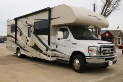 2015 Thor Motor Coach Freedom Elite 28H photo 4