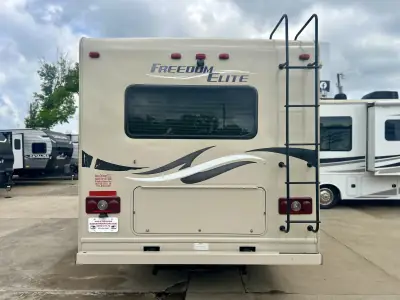 2015 Thor Motor Coach Freedom Elite 28H photo 6
