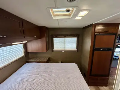 2015 Thor Motor Coach Freedom Elite 28H photo 20
