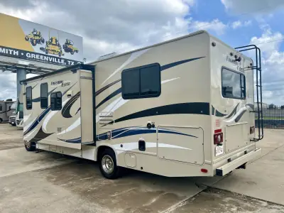 2015 Thor Motor Coach Freedom Elite 28H photo 5