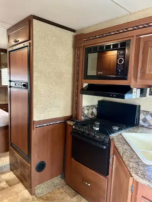 2015 Thor Motor Coach Freedom Elite 28H photo 12