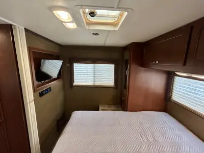 2015 Thor Motor Coach Freedom Elite 28H photo 21