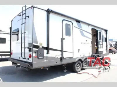 2027 Forest River Rockwood Ultra Lite 2608BS photo 6