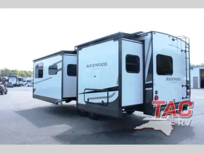 2027 Forest River Rockwood Ultra Lite 2608BS photo 5