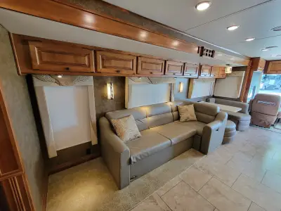 2014 Tiffin Motorhomes Allegro 36 LA photo 11