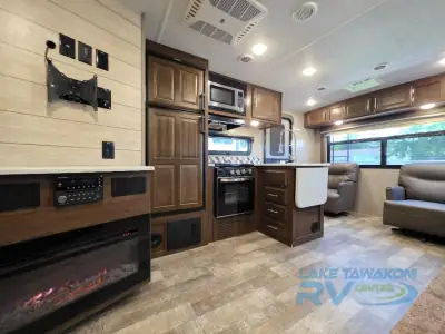 2020 Forest River Rockwood Ultra Lite 2604WS photo 7