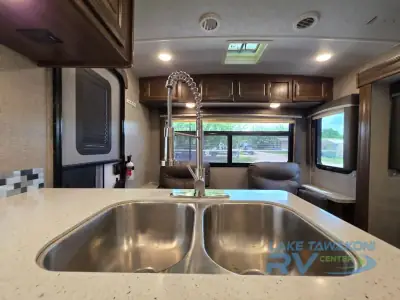 2020 Forest River Rockwood Ultra Lite 2604WS photo 11