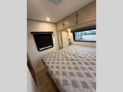 2026 Coachmen Apex Ultra-Lite 293RLDS photo 21