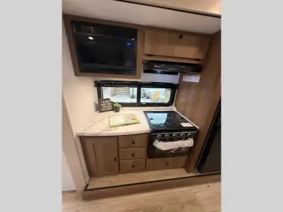 2026 Coachmen Apex Ultra-Lite 293RLDS photo 14