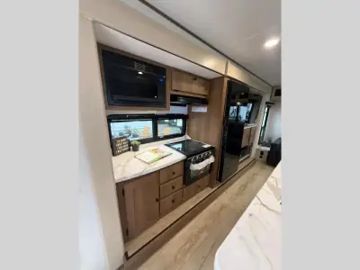 2026 Coachmen Apex Ultra-Lite 293RLDS photo 8