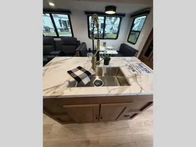2026 Coachmen Apex Ultra-Lite 293RLDS photo 13