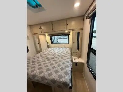 2026 Coachmen Apex Ultra-Lite 293RLDS photo 20