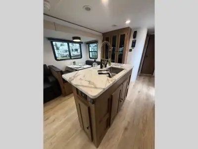 2026 Coachmen Apex Ultra-Lite 293RLDS photo 12