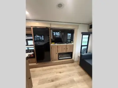 2026 Coachmen Apex Ultra-Lite 293RLDS photo 11