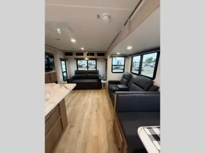 2026 Coachmen Apex Ultra-Lite 293RLDS photo 9