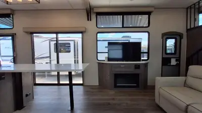 2025 Coachmen CATALINA 42CONDO photo 10