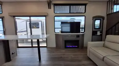2025 Coachmen CATALINA 42CONDO photo 11