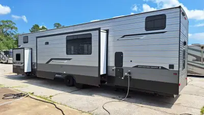 2025 Coachmen CATALINA 42CONDO photo 3