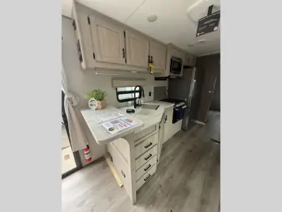 2025 Coachmen Catalina Destination Series 40BHTS2Q photo 10
